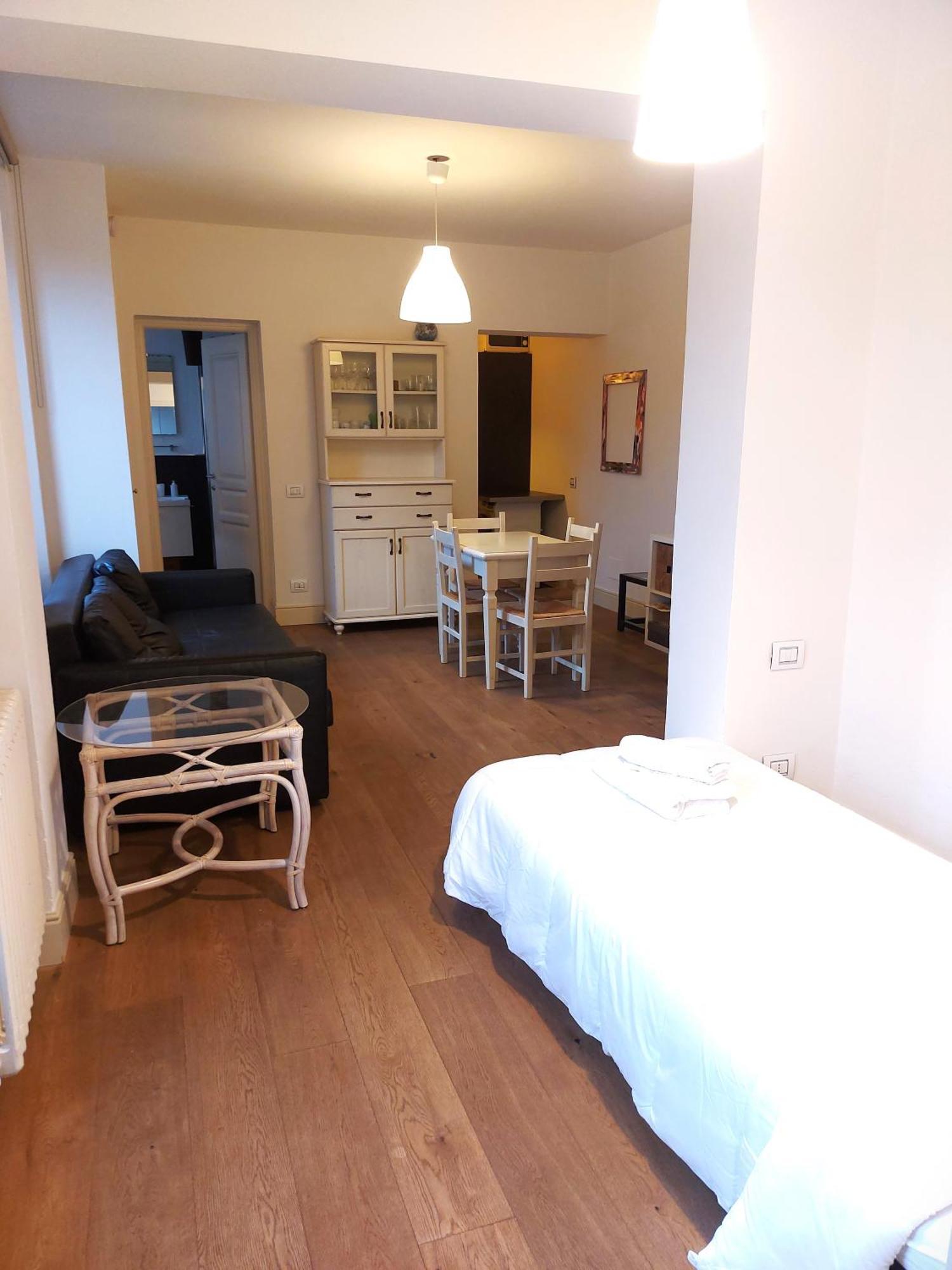 Leone Apartment